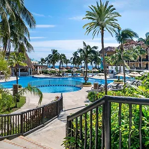 **** Resort Catalonia Yucatan México